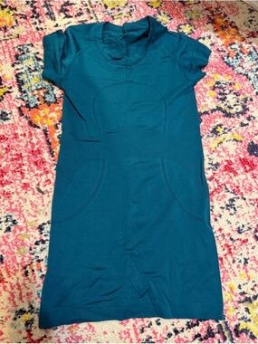 Lululemon swiftly tech short sleeve size 4
